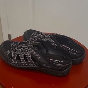 6.5 slip on Skechers